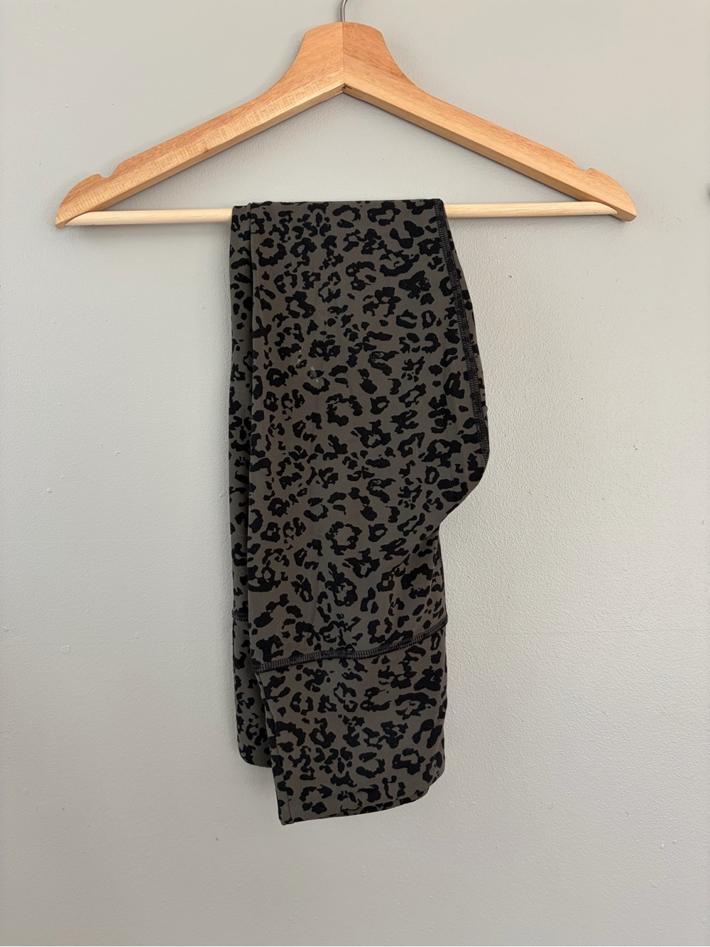 ATHLETA Leopard Print Leggings - Olive xs